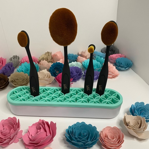 Cosmetics holder - Picture 1 of 5